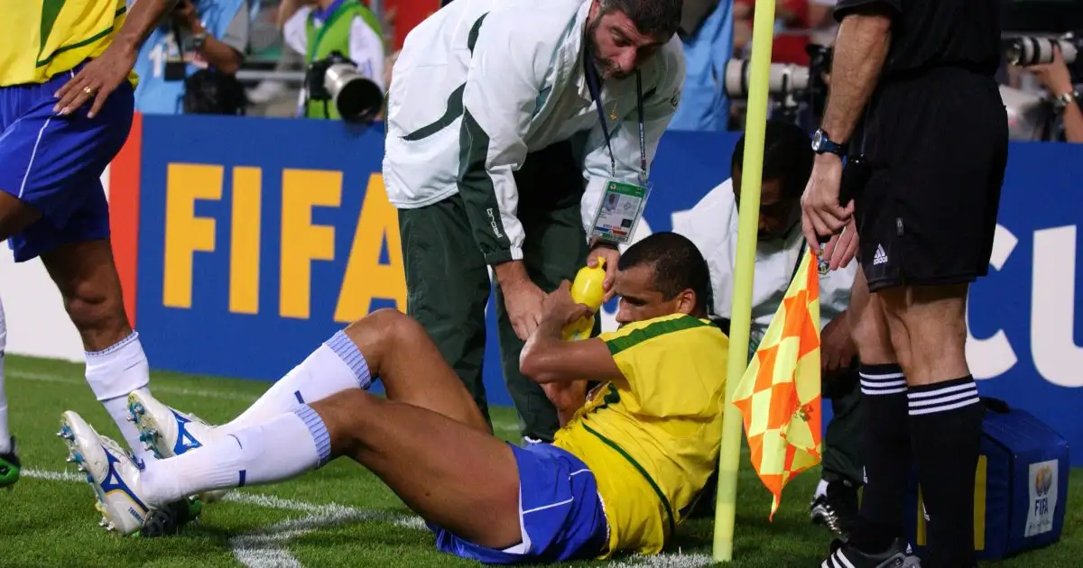 Hilarious scene in Brazil: The Botafogo player drags his “injured