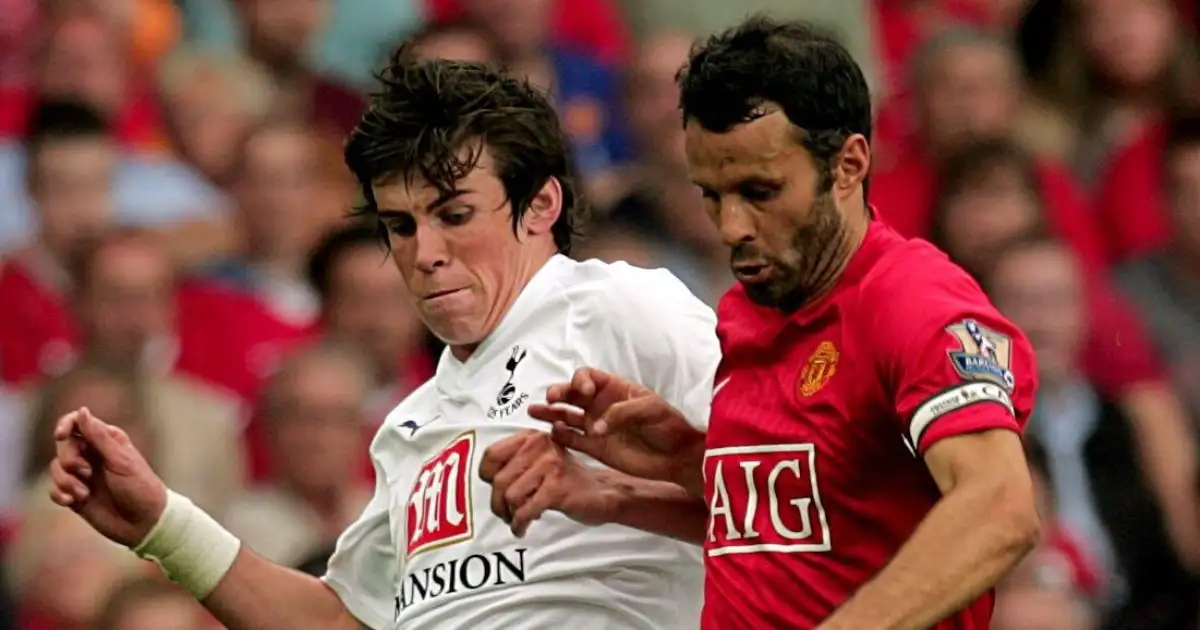 Tottenham Hotspur's Gareth Bale (left) and Manchester United's Ryan Giggs battle for the ball, Tottenham vs Manchester United, Old Trafford, Manchester, 26th August 2007