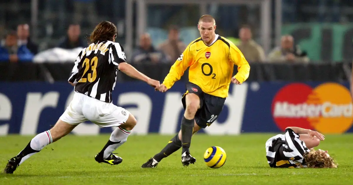 Arsenal's Phillippe Senderos takes on Juventus' Giuliano Giannichedda (l) as Pavel Nedved lies injured (r), Stadio Delle Alpi, Turin, 05 April 2006