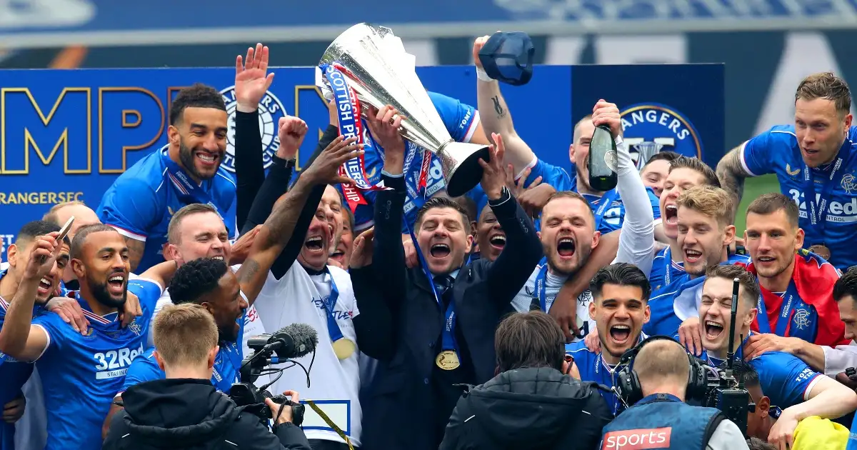 Watch: Steven Gerrard finally gets his hands on the league trophy at Rangers