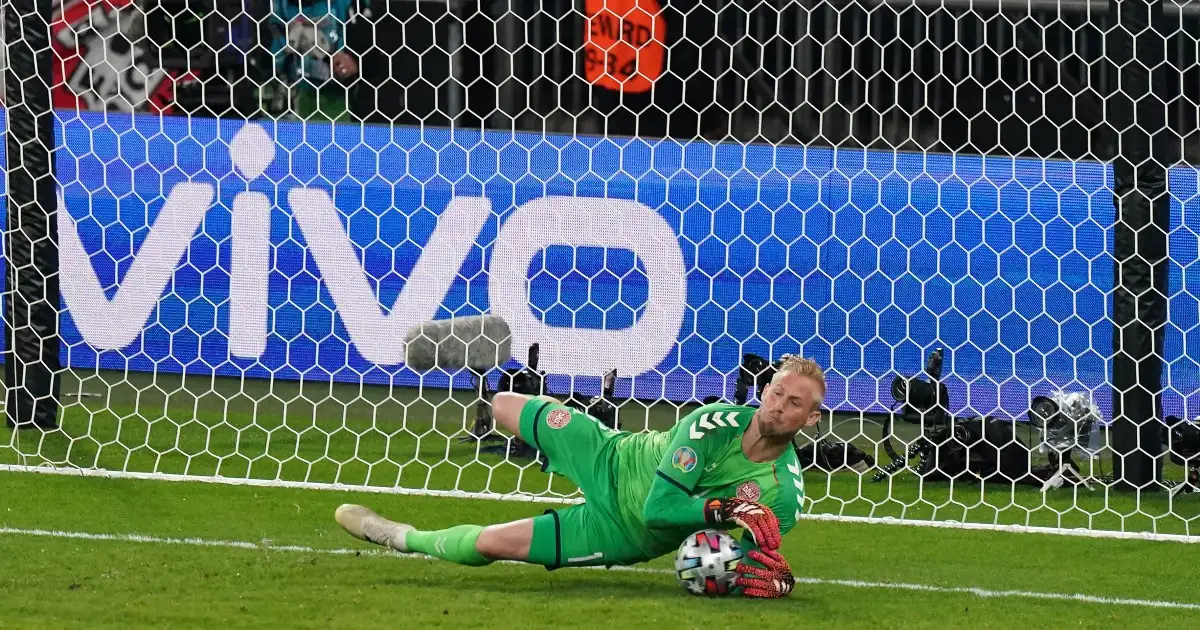 Watch: Kasper Schmeichel pointed at by laser pen before Kane’s penalty