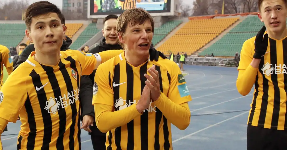 Andrey Arshavin greets FC Kairat fans after his final game. November 2018