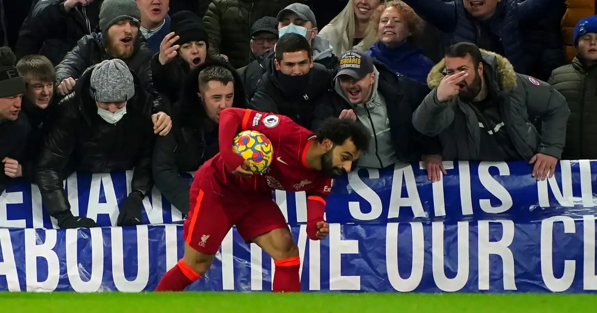 Watch: Everton fans try to punch Mo Salah during Merseyside derby