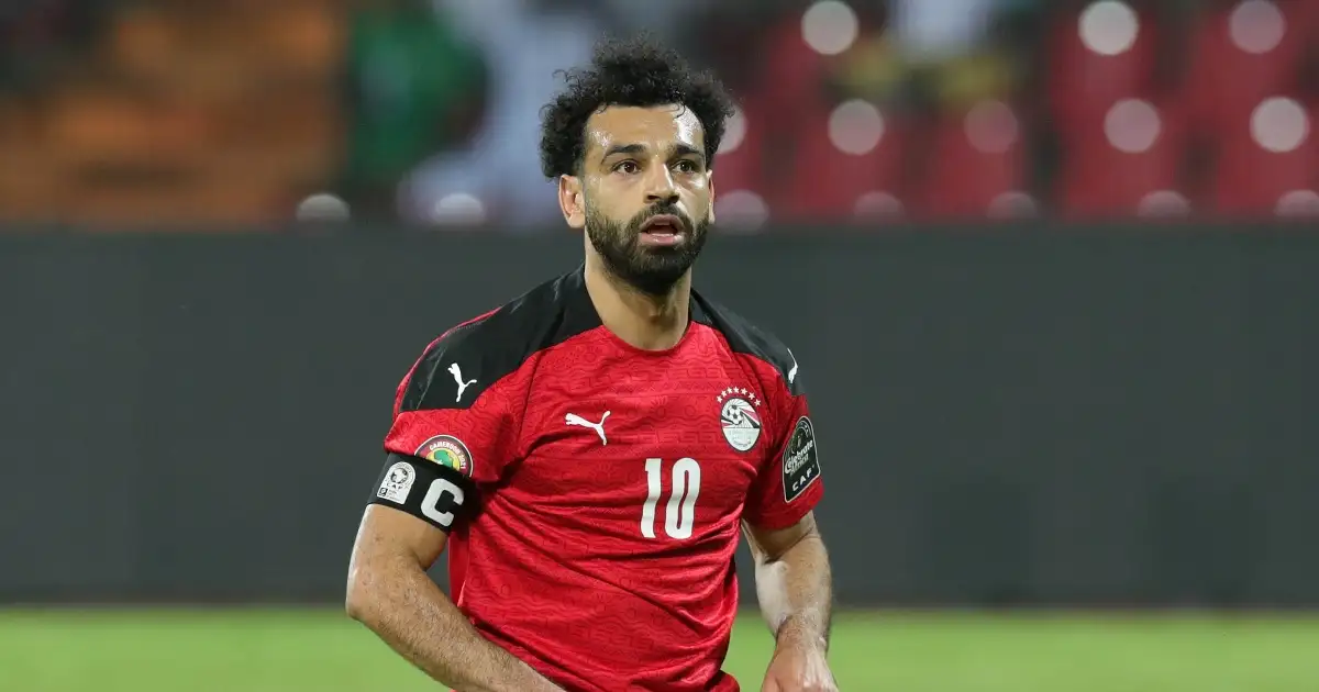 Watch: Elneny loses rag at ref after last-man foul on Salah at AFCON