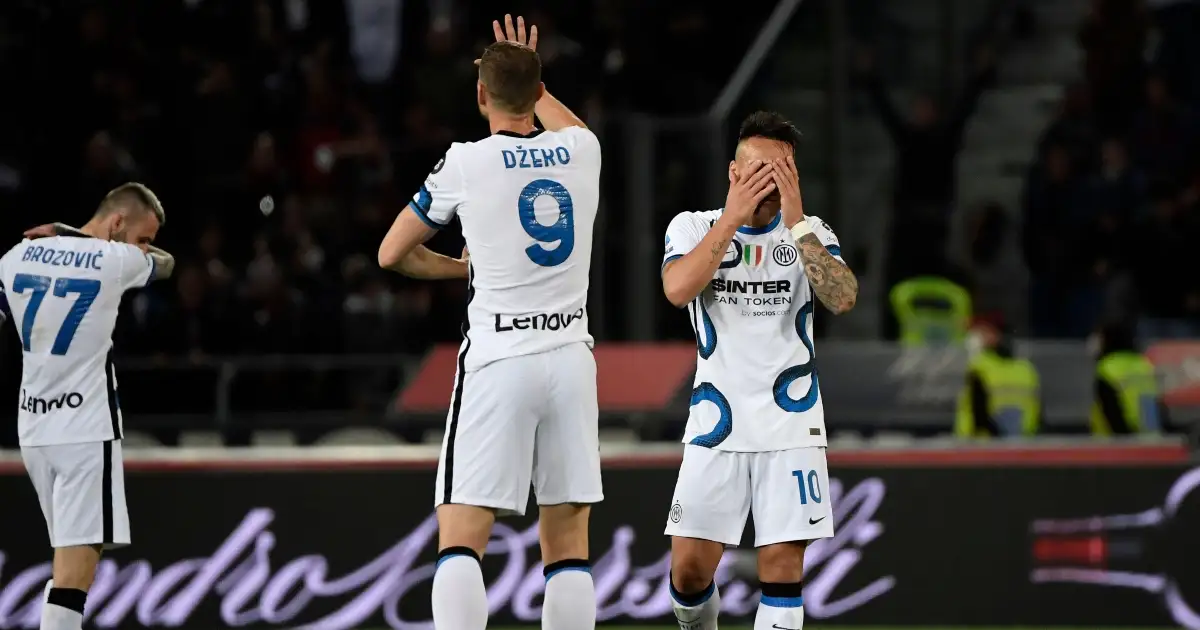 Internazionale's Lautaro Martinez and Edin Dzeko after their defeat to Bologna at Renato Dall'Ara stadium in Bologna, Italy, April 2022.