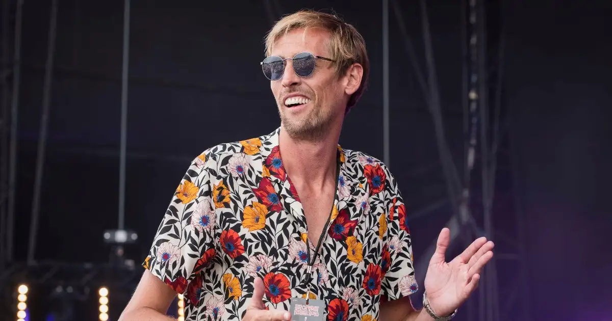 Watch: Peter Crouch dances wildly on stage with Kasabian at festival
