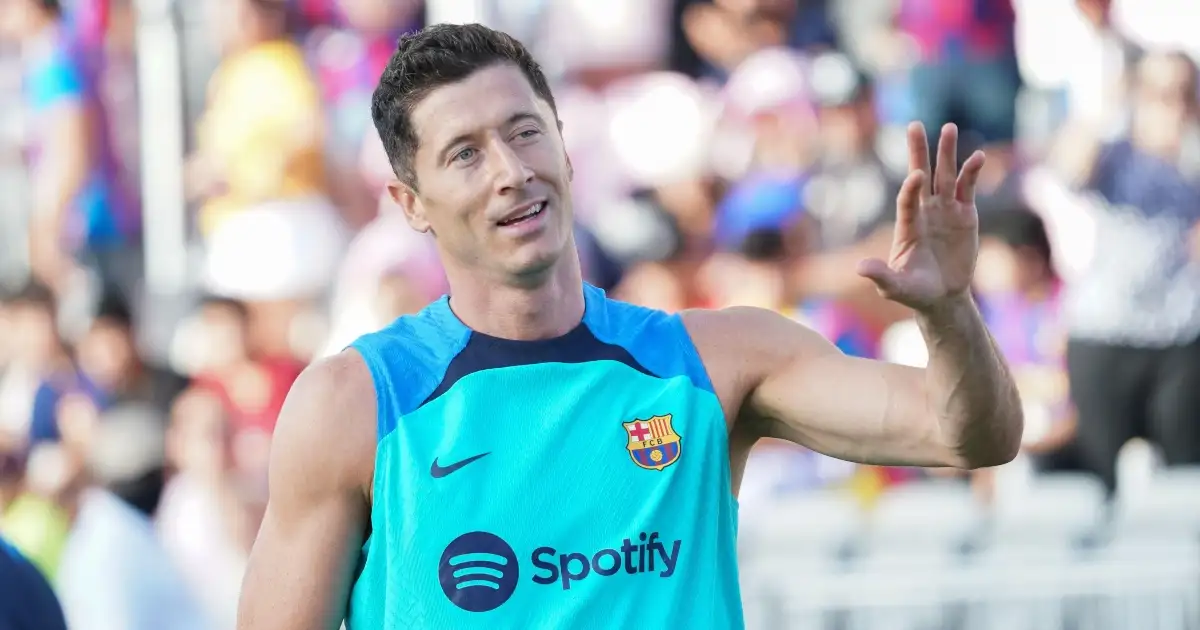 Watch: Barcelona’s Lewandowski does Ronaldinho skills at unveiling