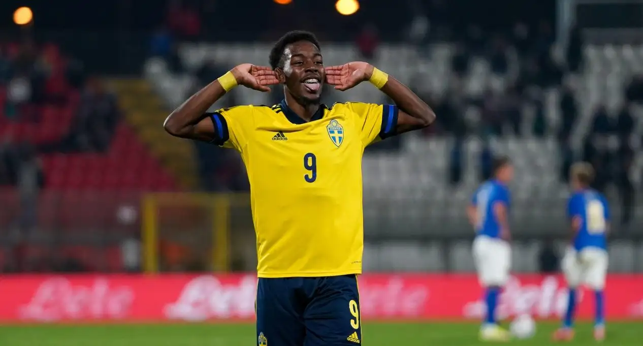 Anthony Elanga showed Man Utd what they’re missing with his frightening pace and finish for Sweden