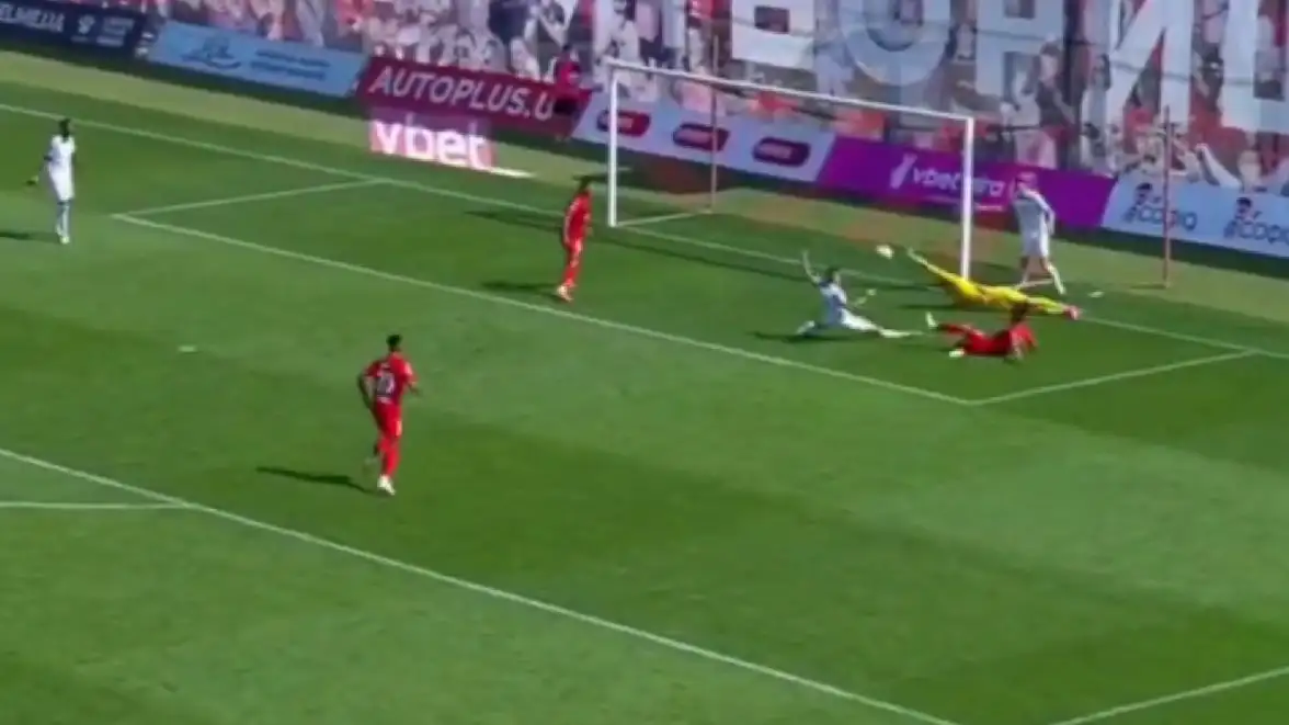 Look away, Pep: Brace yourself for the most chaotic 14 seconds of Tiki-taka you’ll ever see