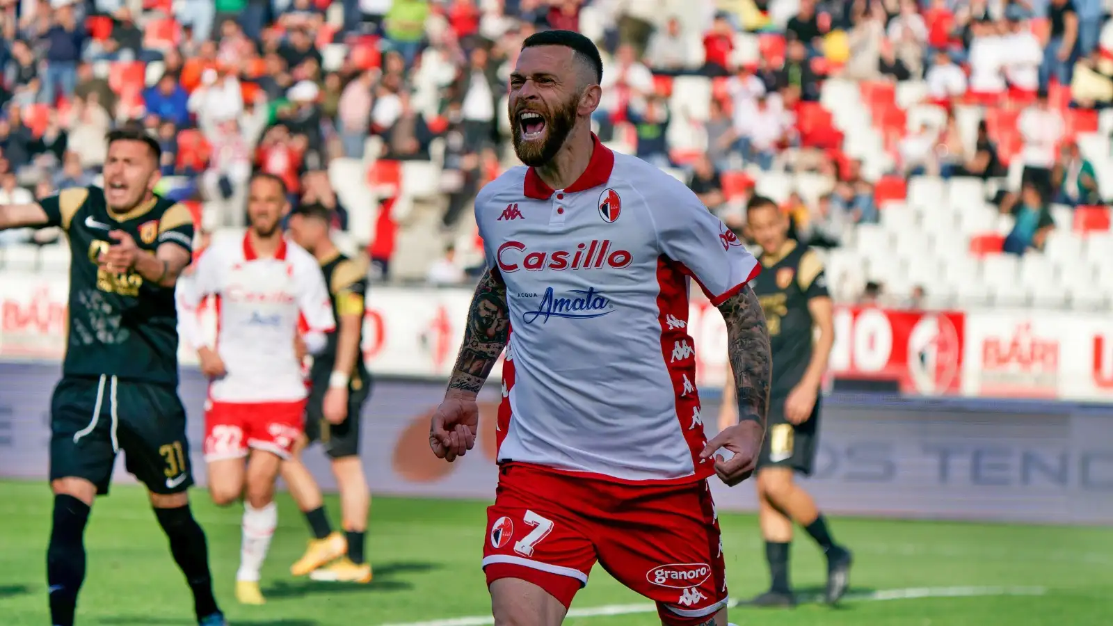 Mirco Antenucci (SSC Bari) celebrates after scoring a goal during SSC Bari vs Benevento Calcio, Italian soccer Serie B match in Bari, Italy, April 01 2023