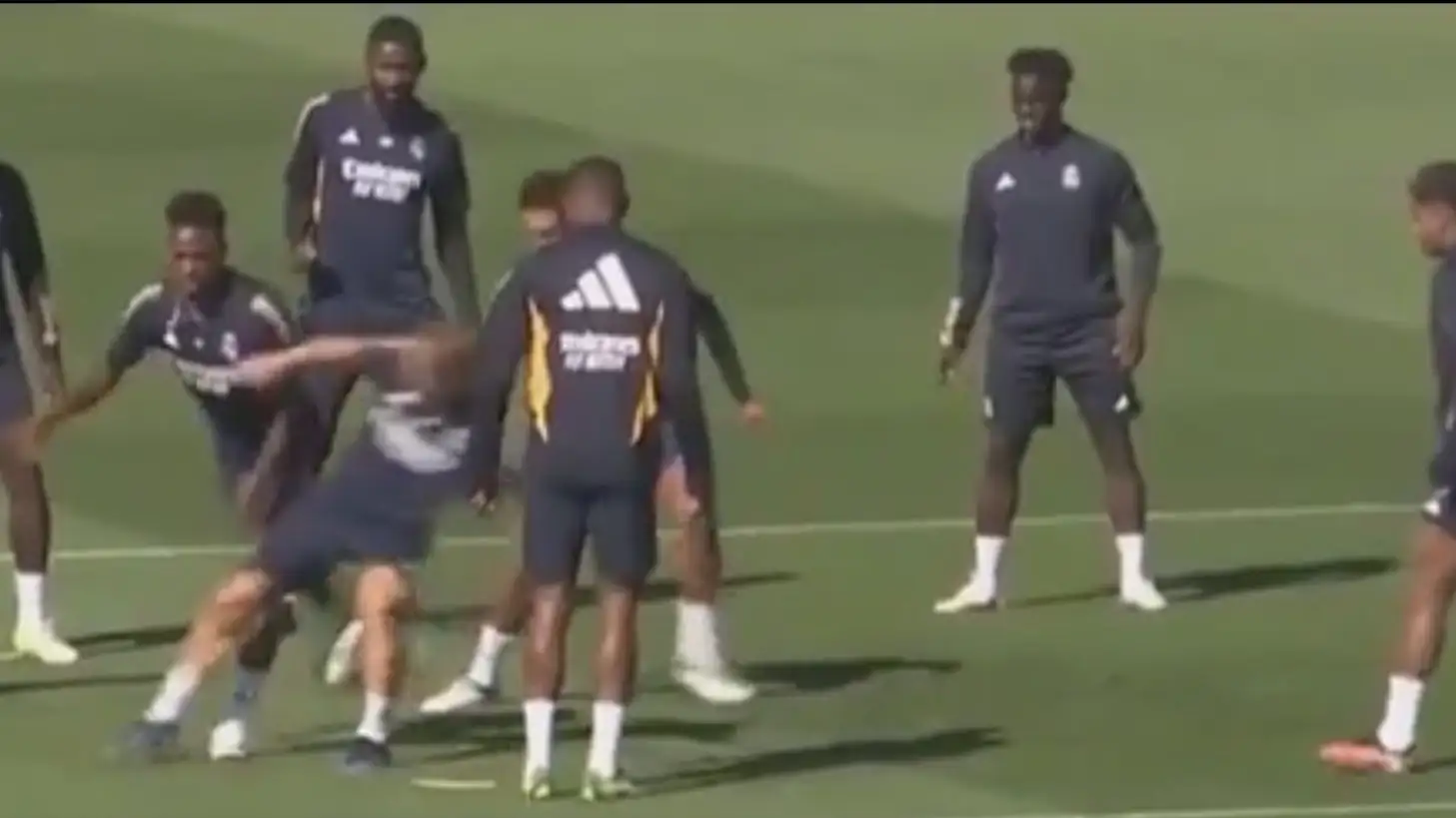 Vinicius Junior and Luka Modric in Real Madrid training (credit: u/WhydYouTrustMe Reddit)