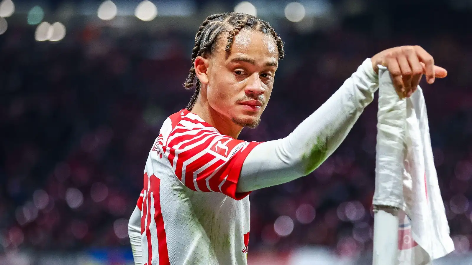 12 November 2023, Saxony, Leipzig: Soccer: Bundesliga, Matchday 11, RB Leipzig - SC Freiburg at the Red Bull Arena. Leipzig's Xavi Simons waits at the corner flag. Photo: Jan Woitas/dpa