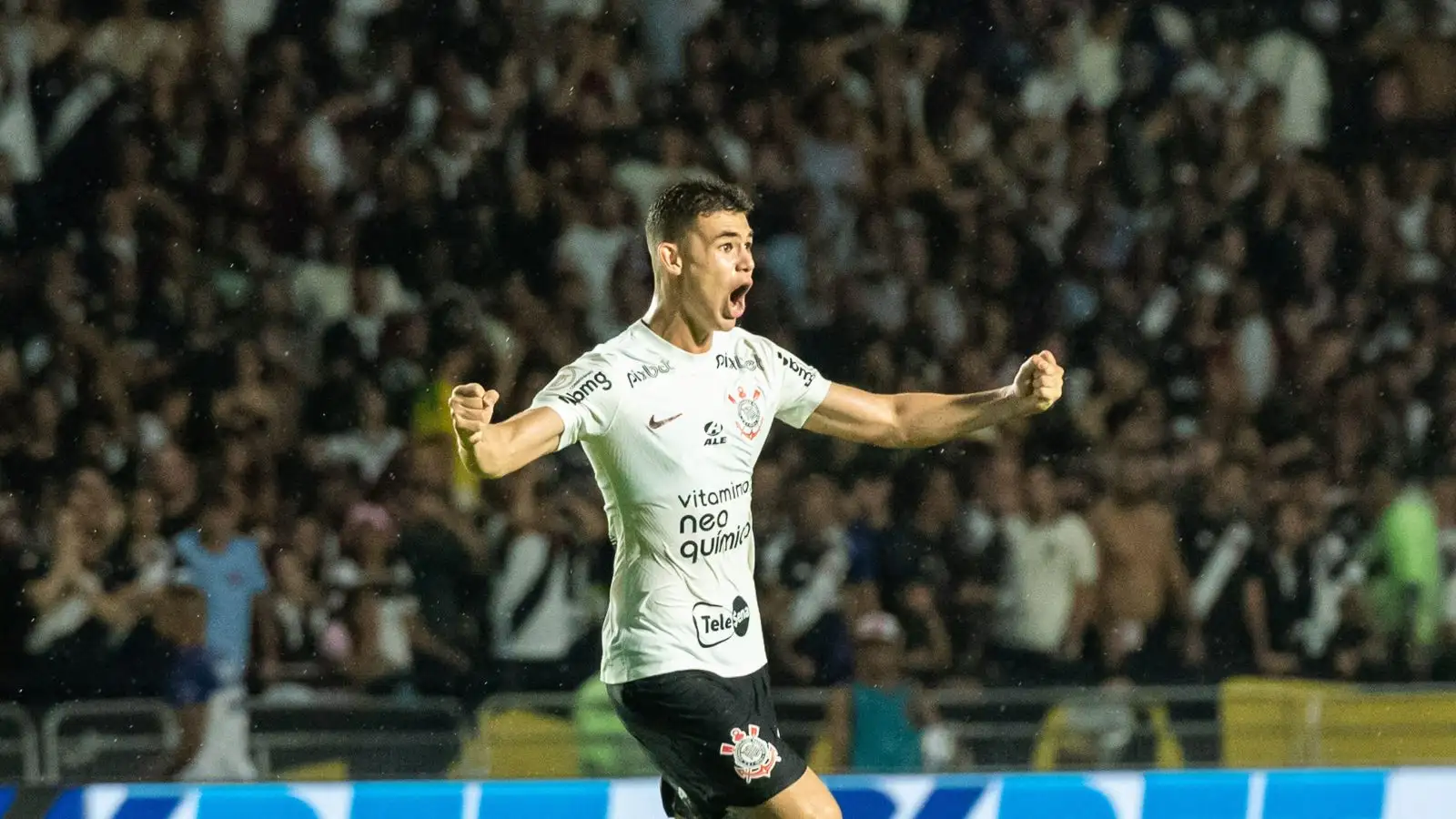 Gabriel Moscardo scores for Corinthians between Vasco x Corinthians, a match held at the São Januário Stadium for the 36th round of the 2023 Brazilian Championship, series A, on the night of this Tuesday (28), in Rio de Janeiro, RJ.