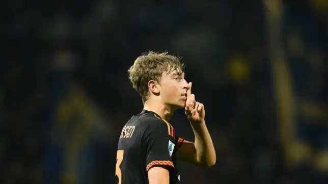 Stadio Benito Stirpe, Frosinone, Italy. 18th Feb, 2024. Serie A Football; Frosinone versus Roma; Dean Huijsen of AS Roma celebrates after scoring the goal for 0-1 in the 38th minute