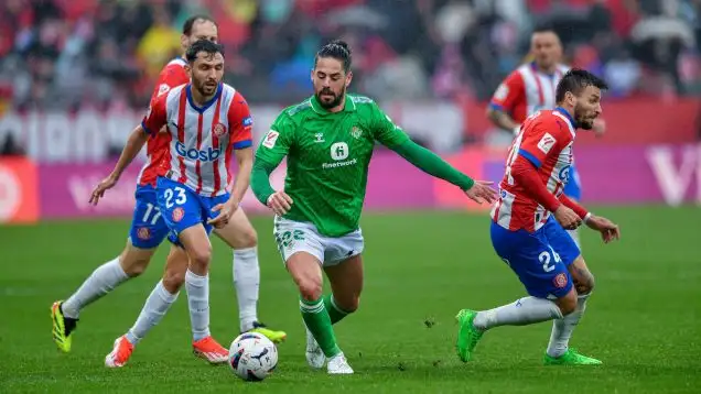 Girona, Esp. 31st Mar, 2024. GIRONA FC-REAL BETIS March 30, 2024 Isco (22) of Real Betis (center) dribbles Iván Martín (23) of Girona FC (left) and Portu (24) of Girona FC during the match between Girona FC and Real Betis corresponding to the thirty day of La Liga EA Sports at Montilivi Municipal Stadium in Girona, Spain.