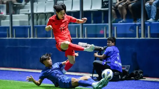 Min-hyuk Yang in action for South Korea.