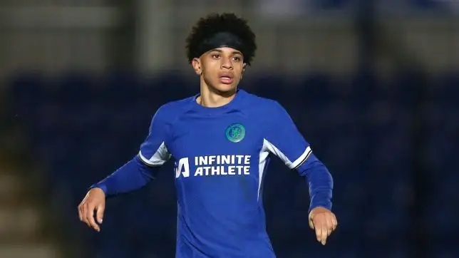 Richard Olise in action for Chelsea.