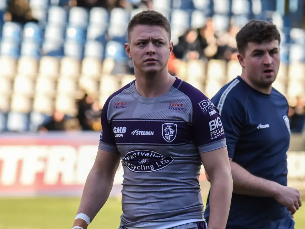 Young half-back signs new Featherstone deal