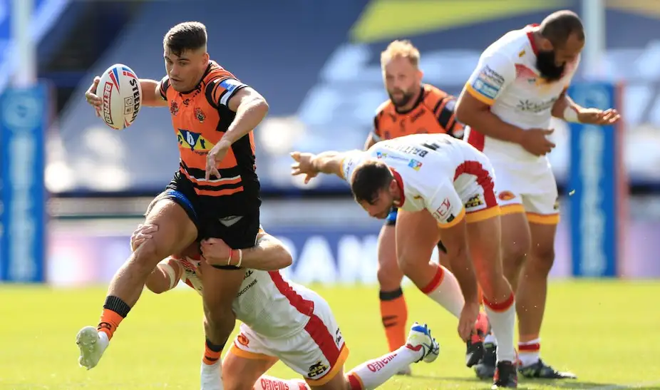 Jacques O’Neill signs new Castleford deal