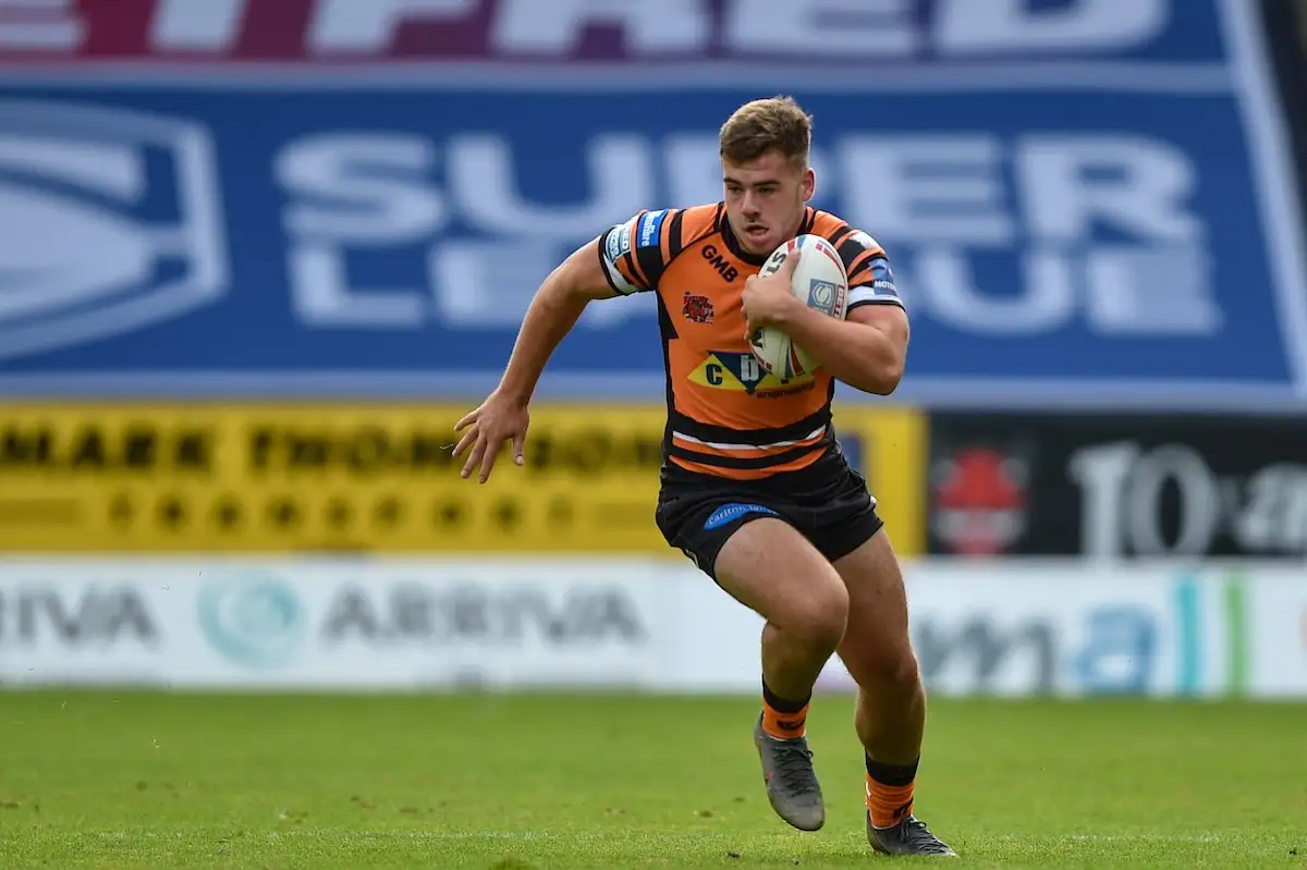 Newcastle sign Calum Turner from Castleford