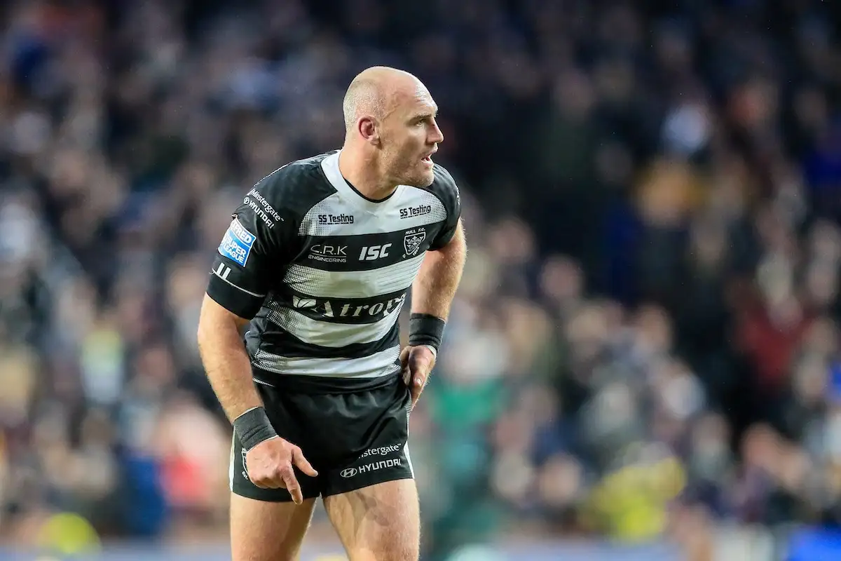 Leader, outstanding & professional: Tributes for retiring Hull forward Gareth Ellis