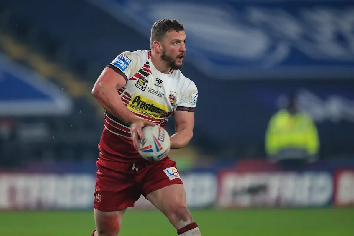 Watch: St Helens form guard of honour for Wigan legend Sean O’Loughlin