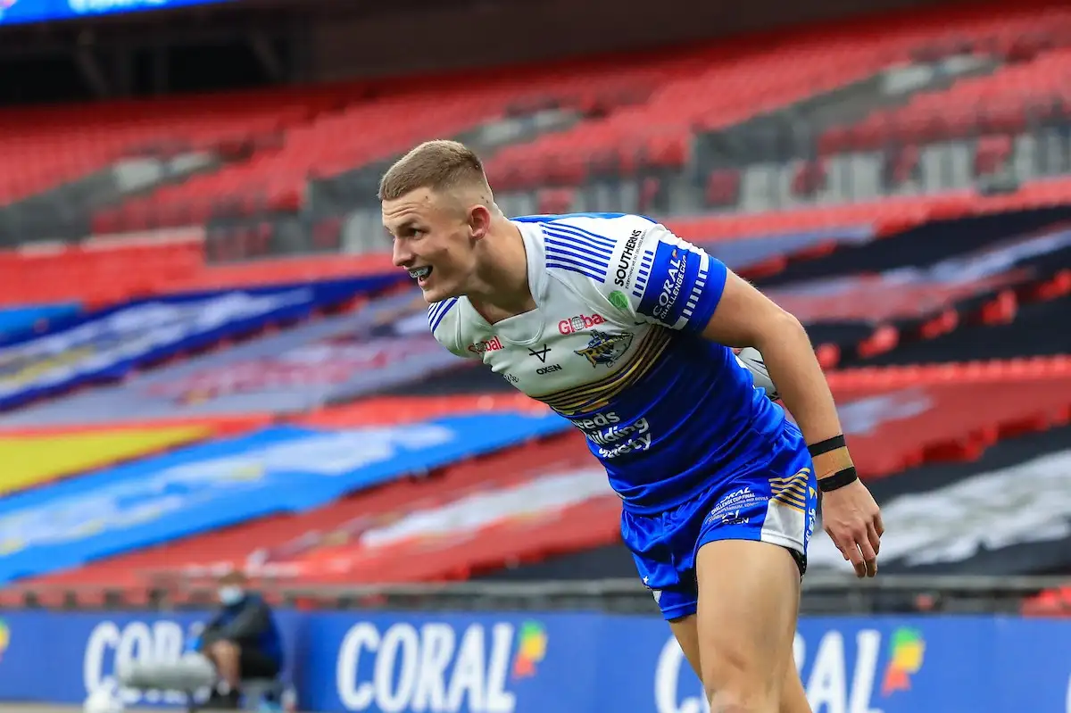 Ash Handley pledges future to Leeds