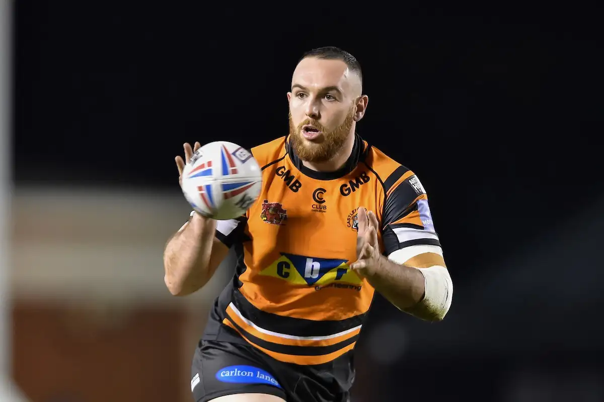 Daniel Smith signs Castleford contract extension