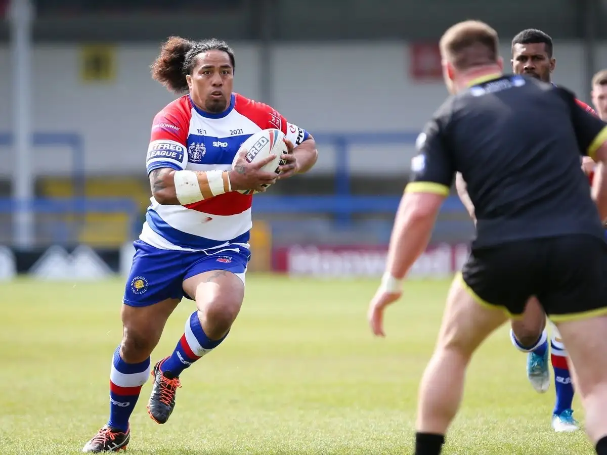 Rochdale keep experienced Fuifui Moimoi