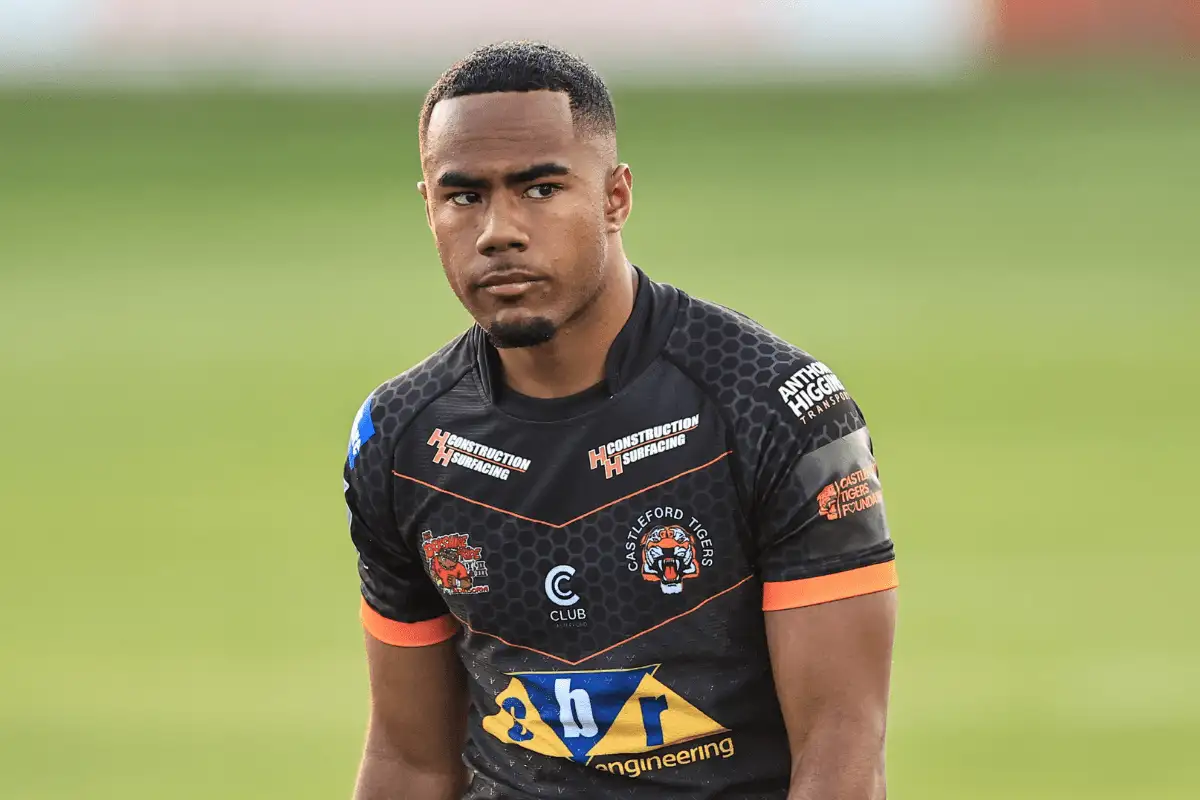 Jason Qareqare: Castleford youngster signs new deal