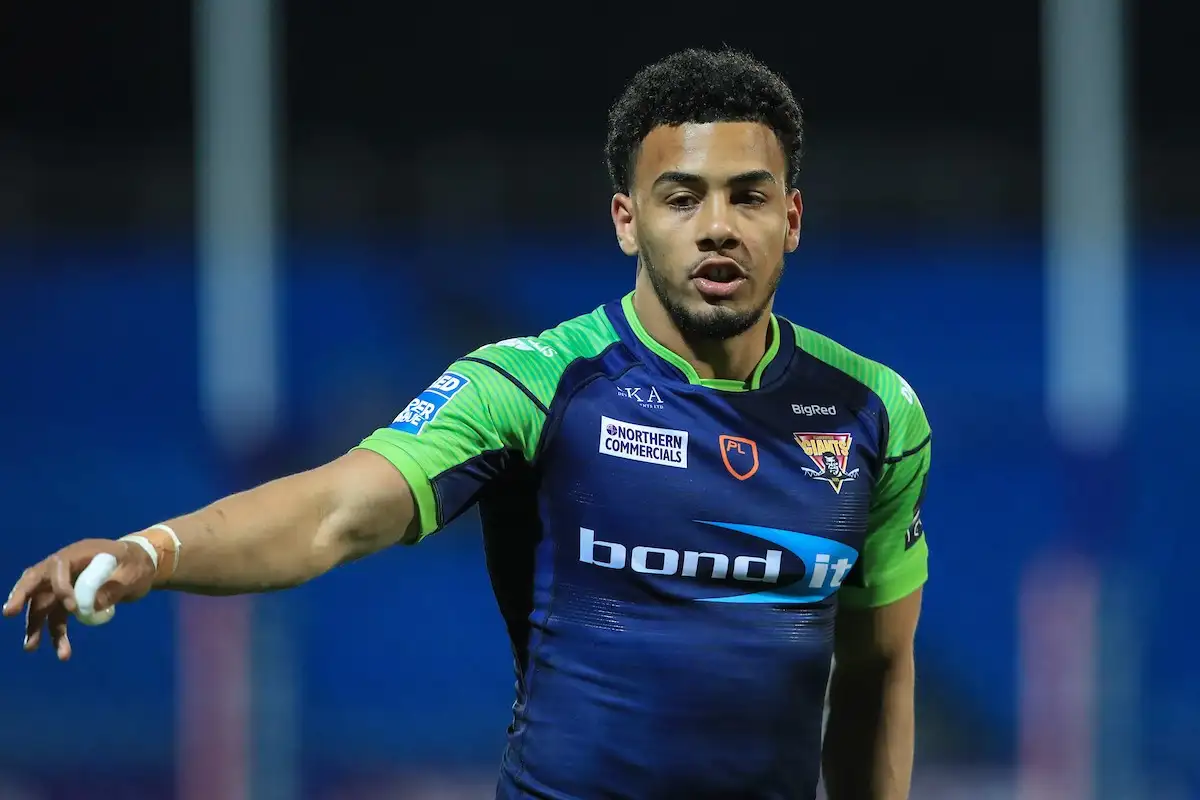 Hull snap up Huddersfield winger Darnell McIntosh