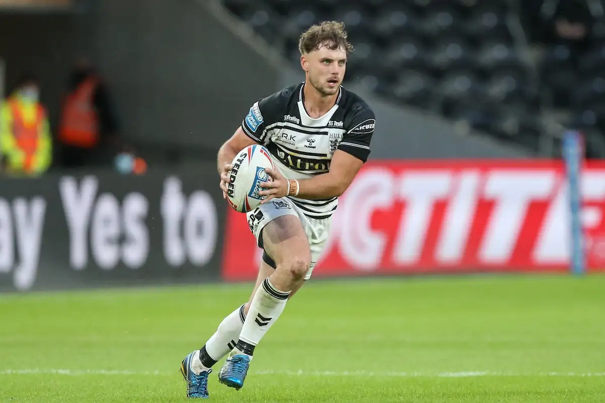 Leigh sign Jack Logan with immediate effect