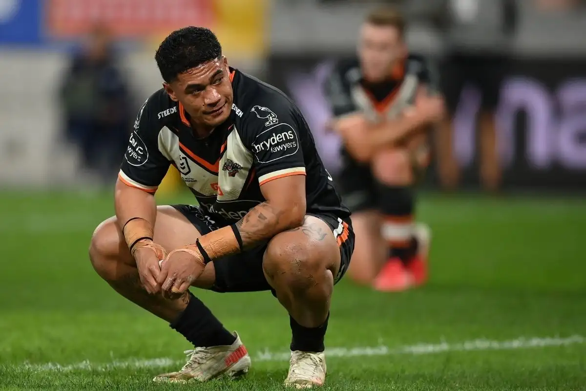Leigh sign prop from Wests Tigers
