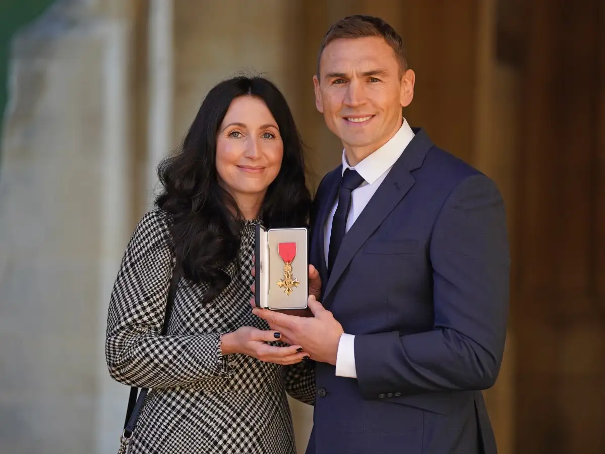 Kevin Sinfield receives OBE from Duke of Cambridge in ceremony at Windsor Castle