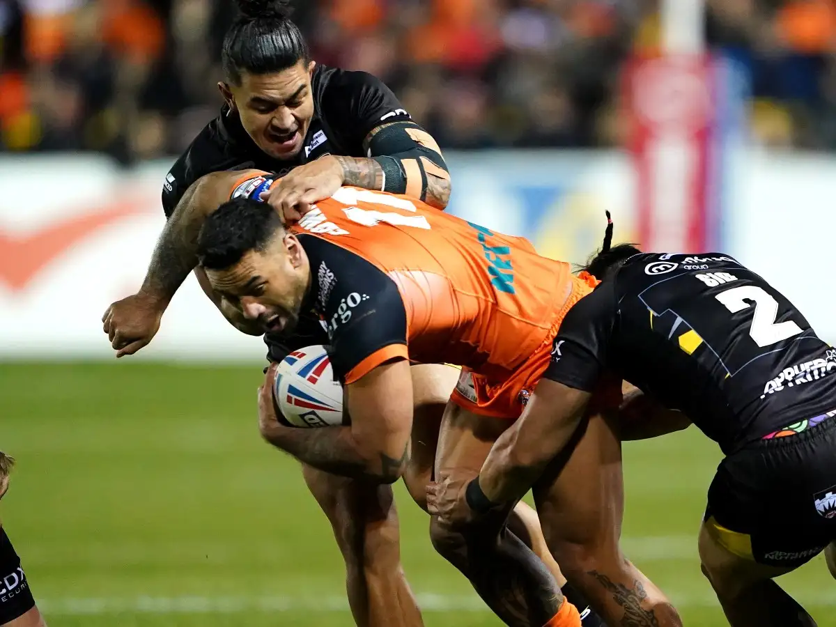 Kenny Edwards signs three-year deal to stay at Castleford until 2025