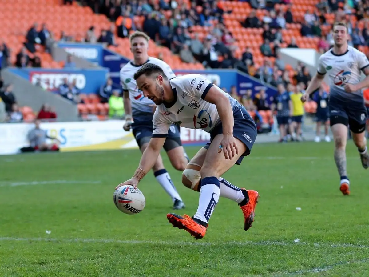 Tom Holmes: Featherstone loan half-back to fellow Championship club