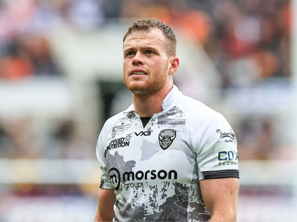 Joe Burgess: Salford coach Paul Rowley urges England to recall winger