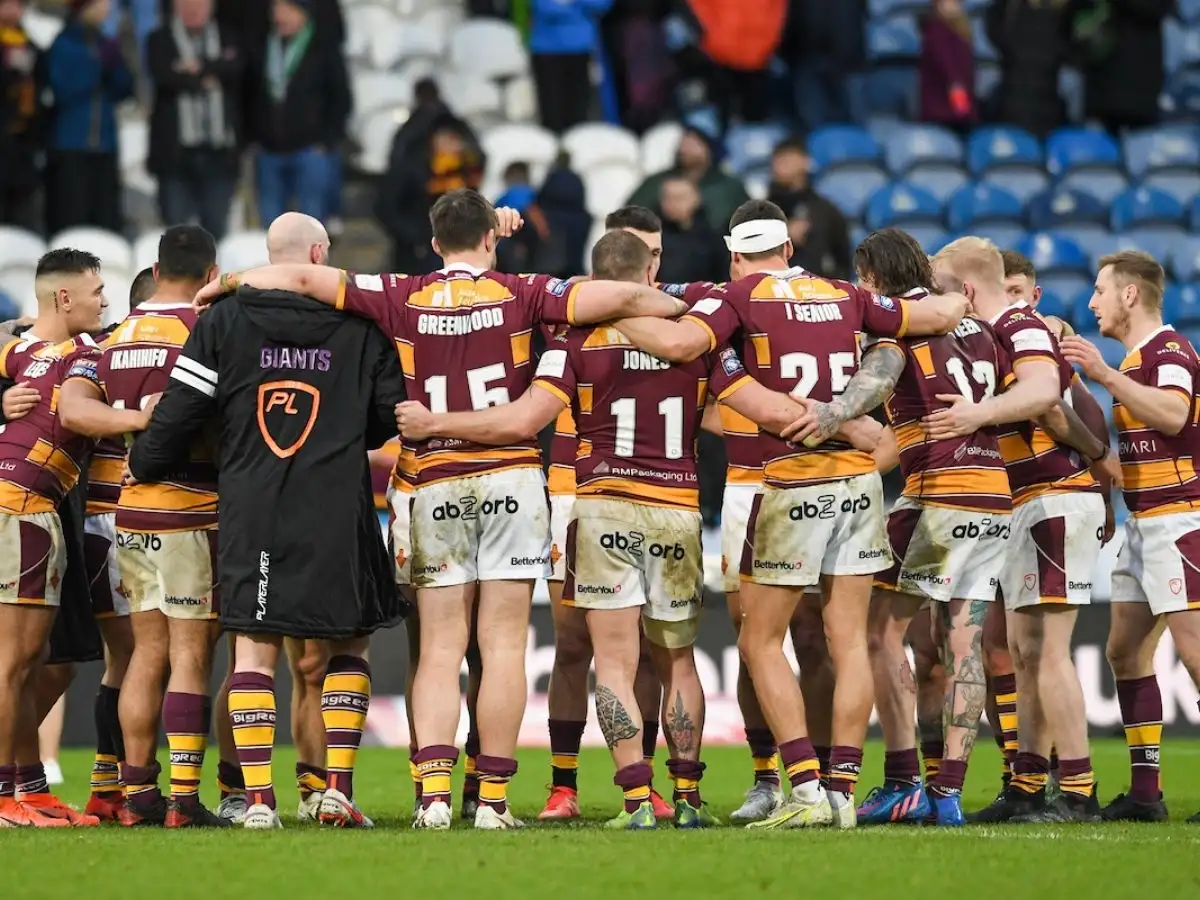 Huddersfield Giants players come together