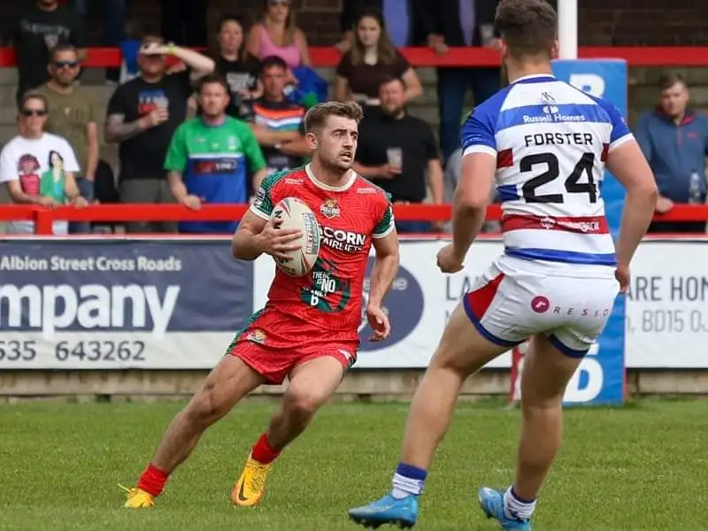 Lewis Young has eye on promotion as full-back signs new Keighley deal