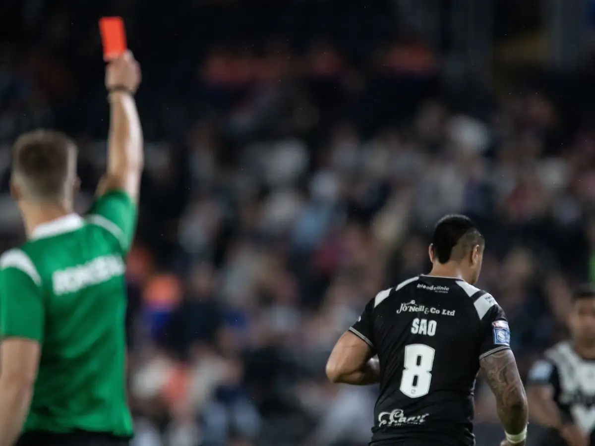 Ligi Sao Hull FC Super League red card