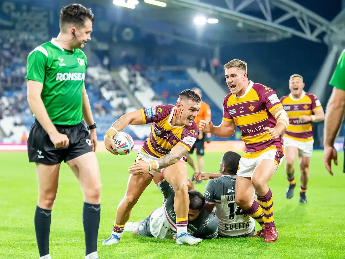 Huddersfield 22-16 Hull: Giants strengthen position in top four