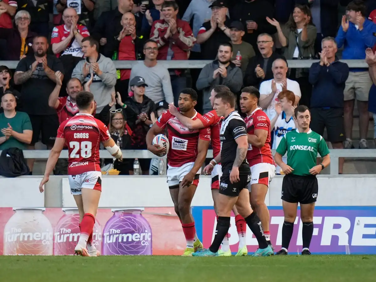 Salford 28-18 Hull: Red Devils fight back to retain play-off spot