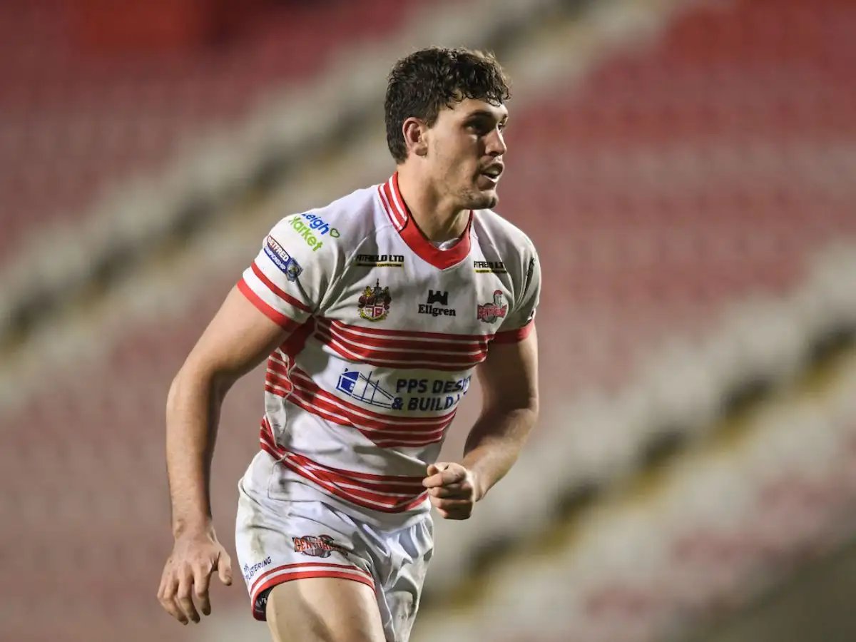 Salford confirm signing of Leigh forward Sam Stone