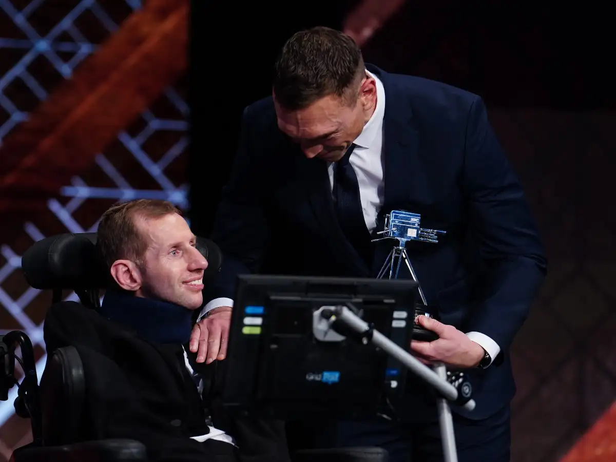 Rob Burrow makes emotional speech in accepting BBC award