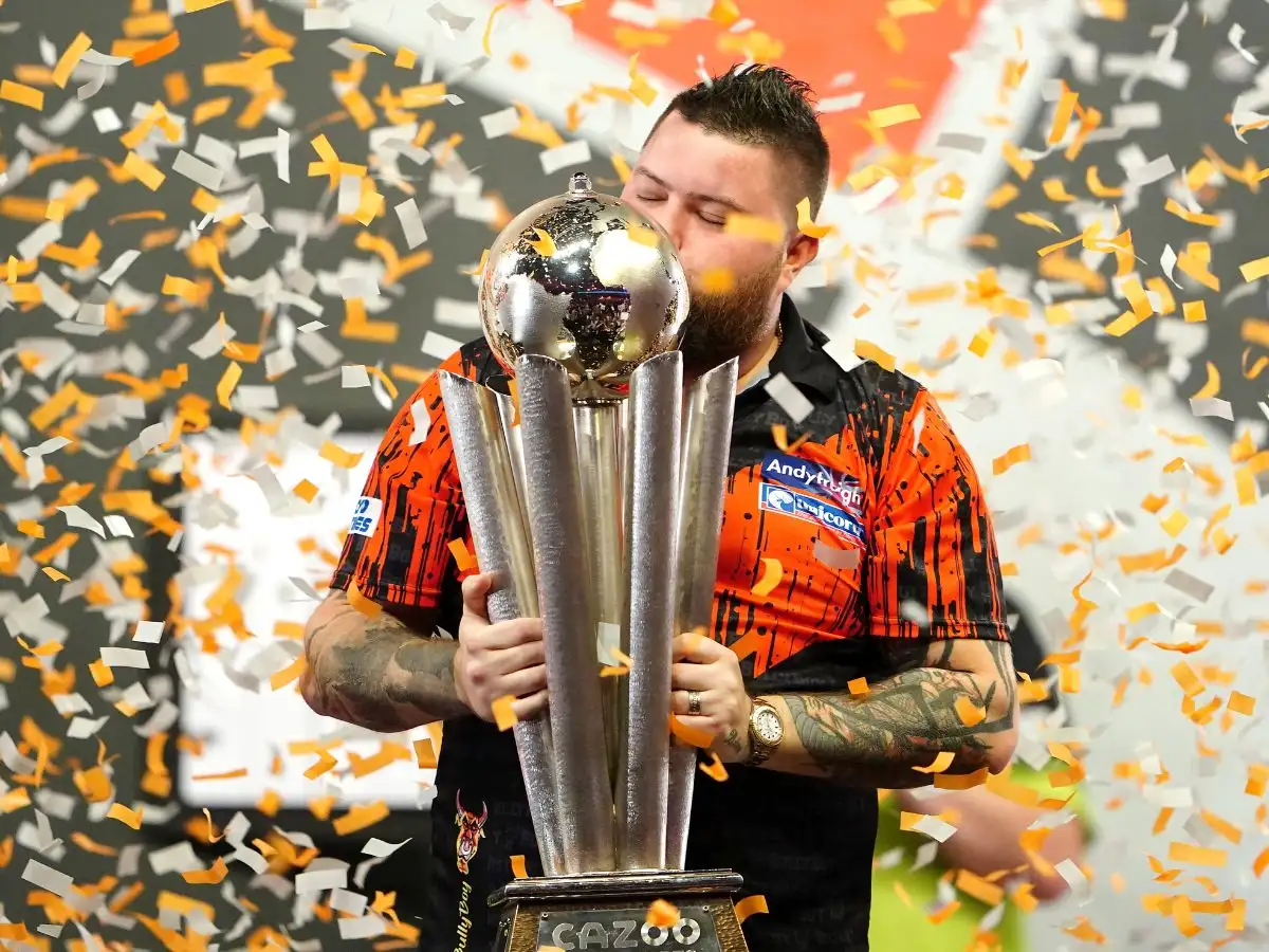 New world darts champion Michael Smith tees up St Helens trophy team photo
