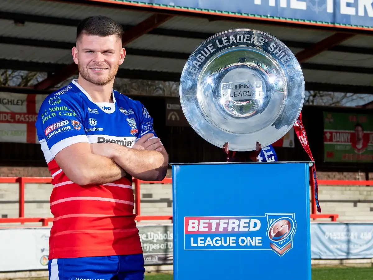 Rochdale Hornets Dave Hewitt with League 1 trophy