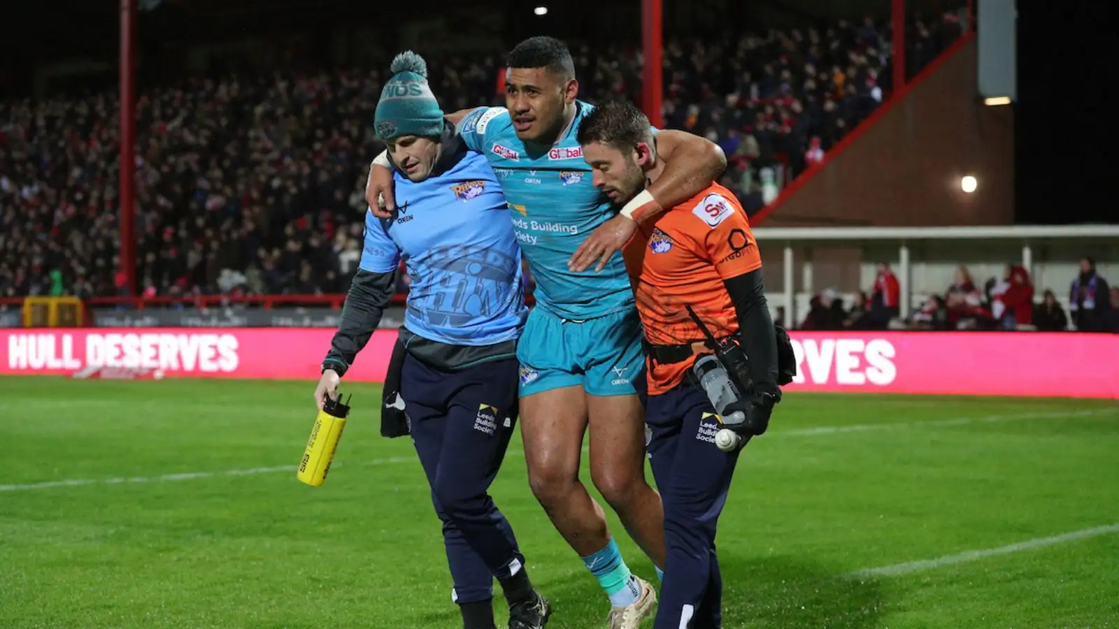 Leeds injury concern as winger David Fusitu’a forced from the field