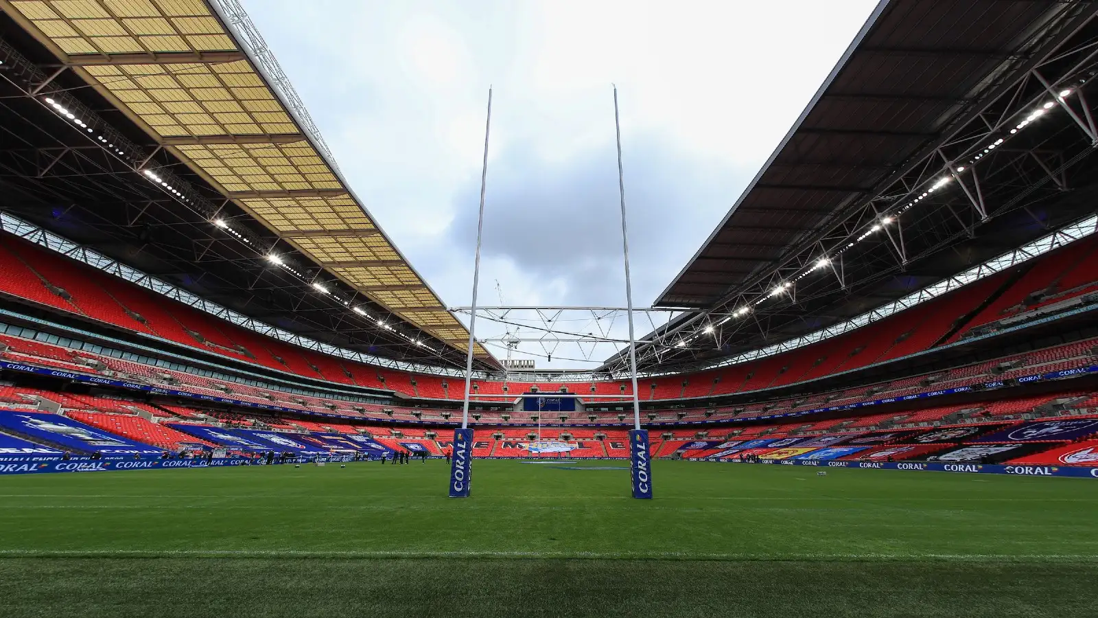 Challenge Cup: Motorway delays as rugby league fans make their way to Wembley Stadium