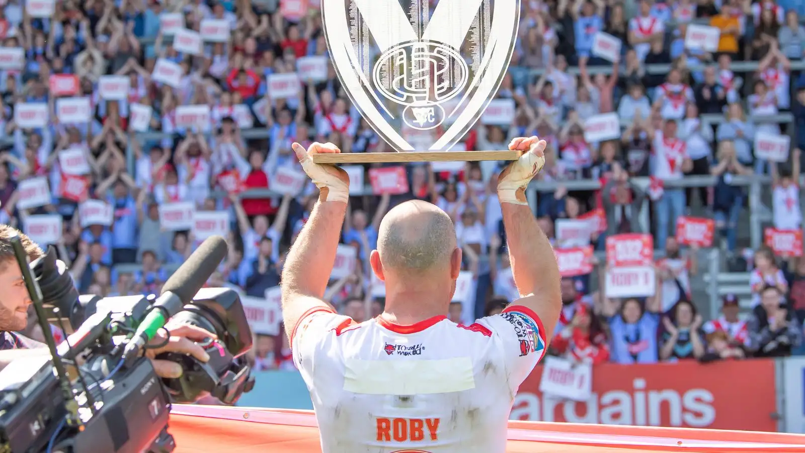 Paul Wellens pays tribute to hometown hero James Roby following record appearance