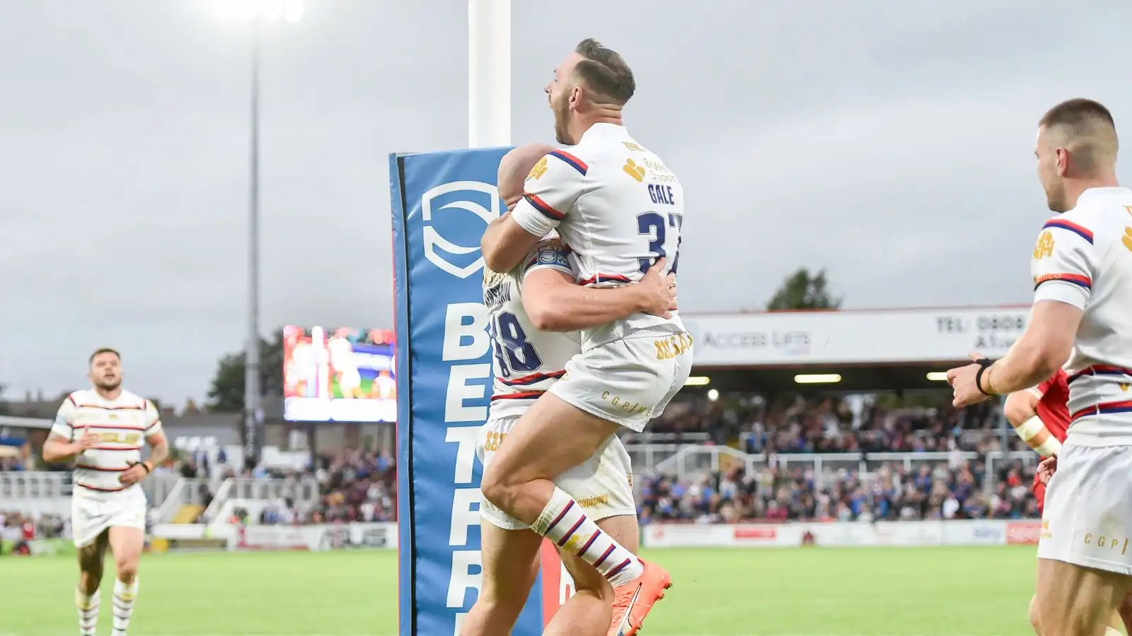 Luke Gale celebrates with Lee Kershaw against Salford.